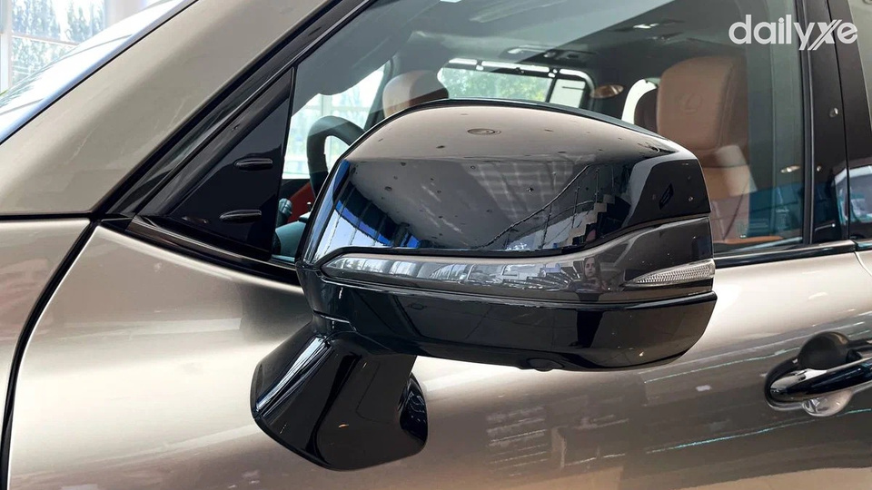 Gương chiếu hậu bên ngoài có chức năng chỉnh/gập điện