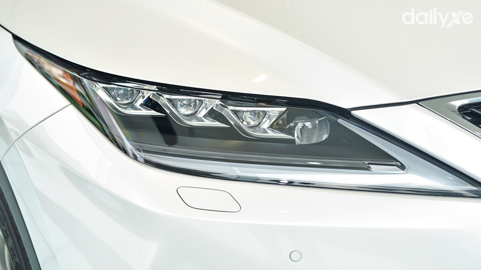 Sử dụng cụm đèn pha dạng thấu kính gồm 3 bóng LED