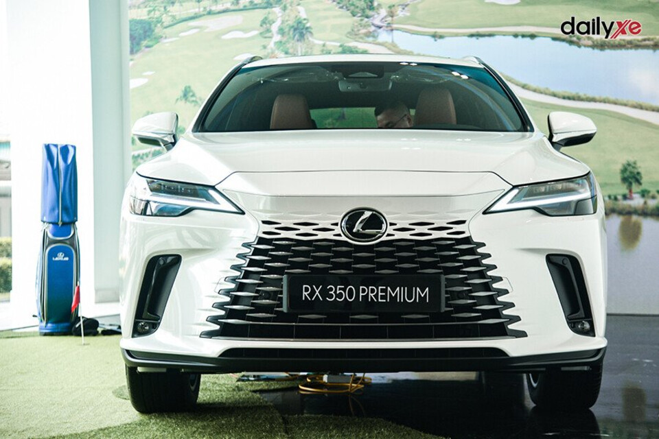Lexus RX 350 sỡ hữu thiết kế mạnh mẽ Lexus RX 350 sỡ hữu thiết kế mạnh mẽ
