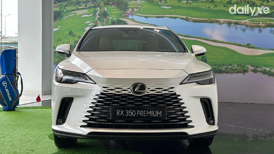 Thiết kế đầu xe Lexus RX tạo ấn tượng ngay lập tức thiết kế bắt mắt