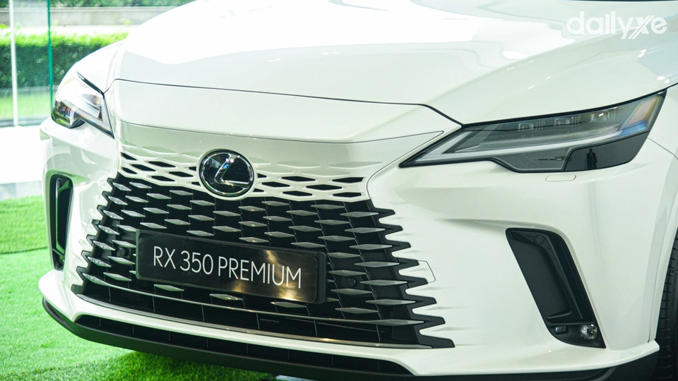 Thiết kế lưới tản nhiệt hình con suốt mang tính biểu tượng