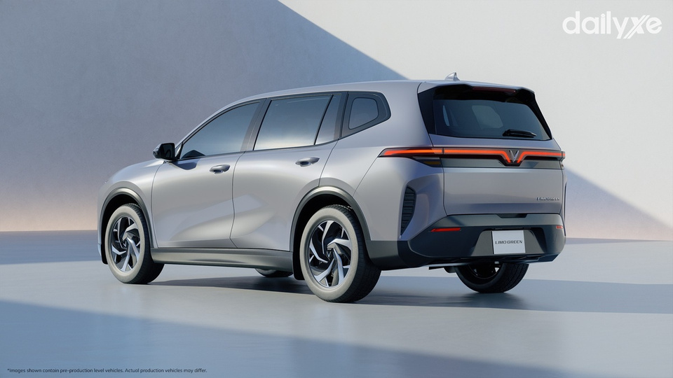 Đuôi xe thiết kế đơn giản nhưng hiện đại