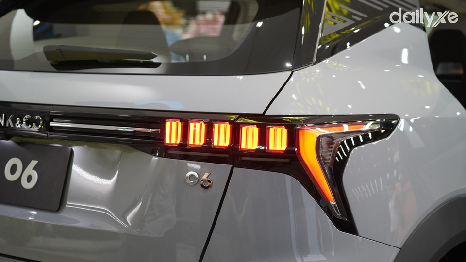 Trang bị cụm đèn hậu LED 3D dạng thỏi năng lượng