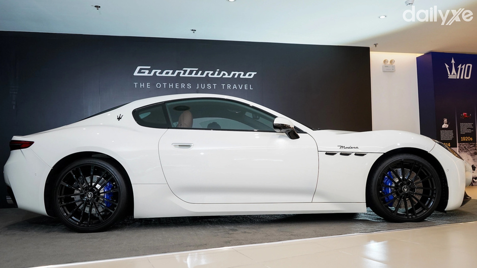 Thân xe những đường gân nổi nhẹ đầy tinh tế