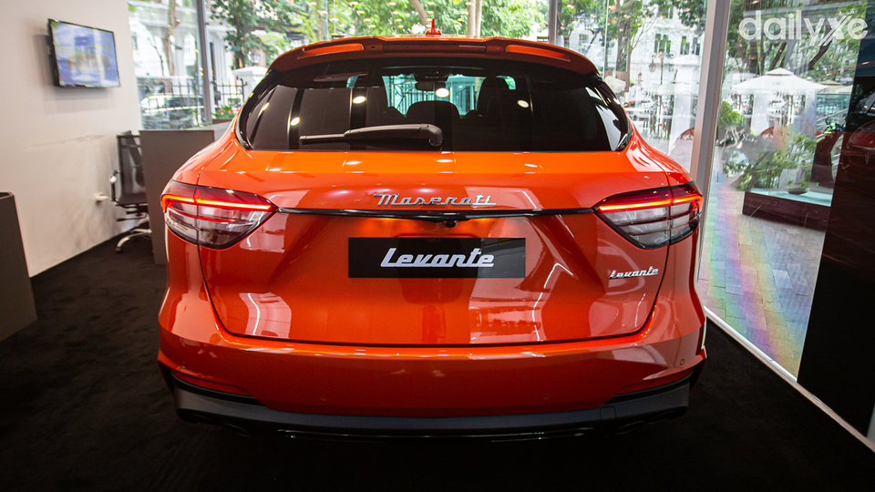 Thiết kế đuôi xe phong cách coupé
