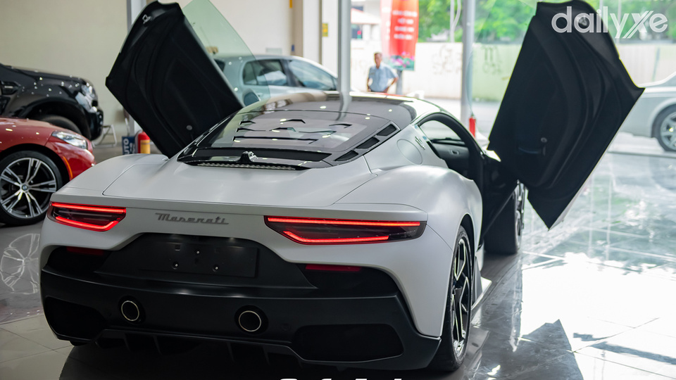 Đuôi xe bản lớn, thiết kế năng động