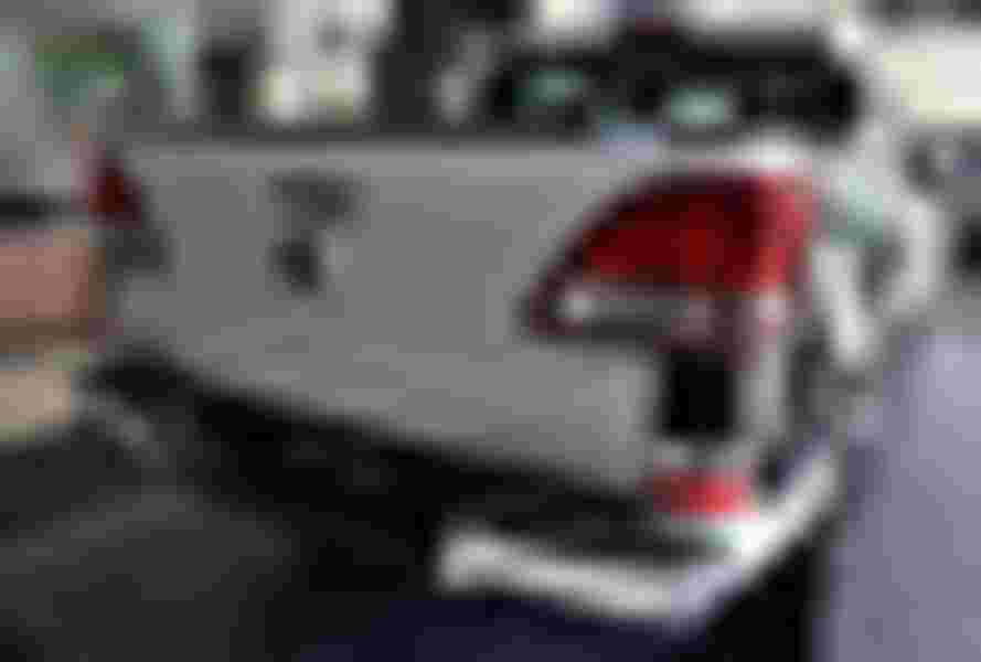 Thiết kế đuôi xe đơn giản và đậm chất pick-up