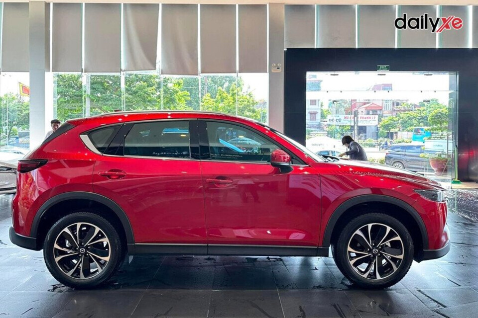 Thân xe là những đường nét nổi khối
