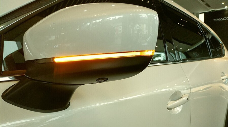 Gương chiếu hậu CX-8 tích hợp đèn rẽ báo