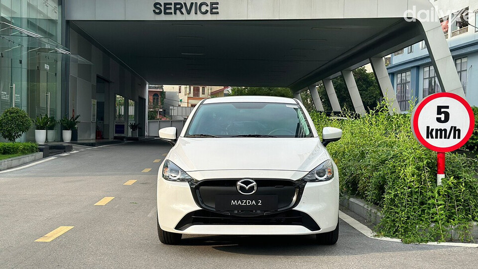 Lưới tản nhiệt trước được thiết kế đầy đặn hơn Lưới tản nhiệt trước được thiết kế đầy đặn hơn