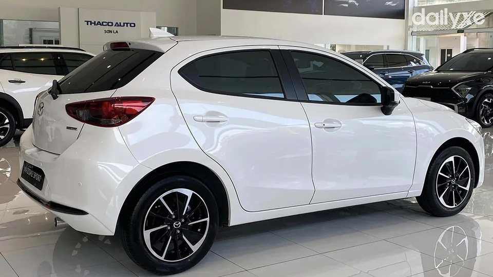 Thân xe New Mazda 2 Sport không quá dài hay quá cao