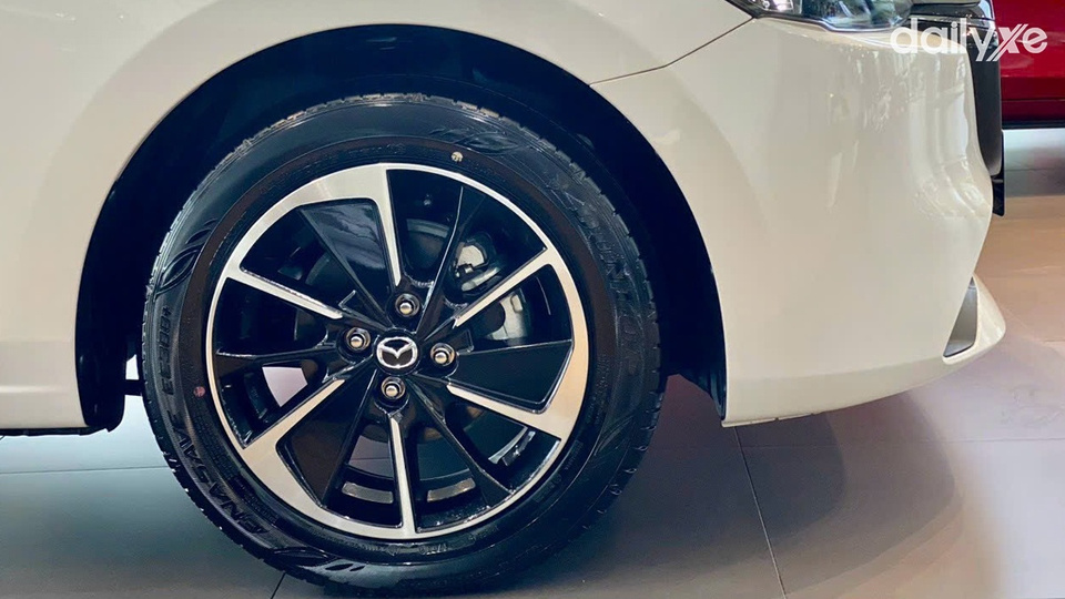 Mâm xe 16 inch mới với phong cách thiết kế 8 chấu kép sống động