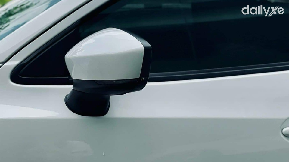 Gương chiếu hậu ngoài gập, chỉnh điện