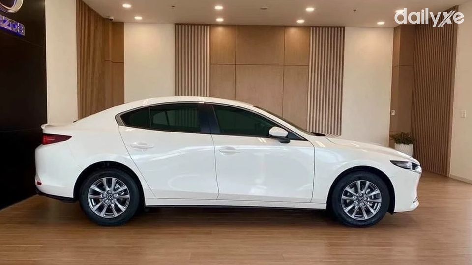 Thân xe New Mazda 3 được tối giản các đường gân