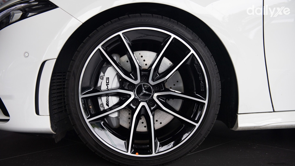 Mâm xe thu hút ánh nhìn khi chuyển động