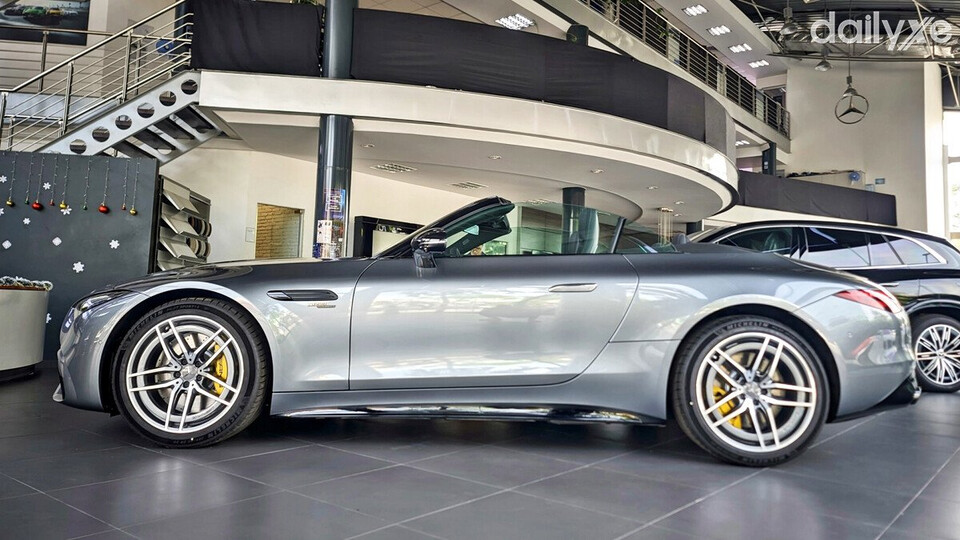 Thân xe sở hữu chiều dài cơ sở lớn