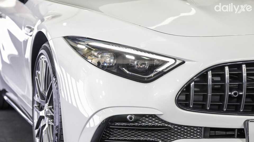 Mercedes-AMG SL trang bị cụm đèn pha LED Digital Light