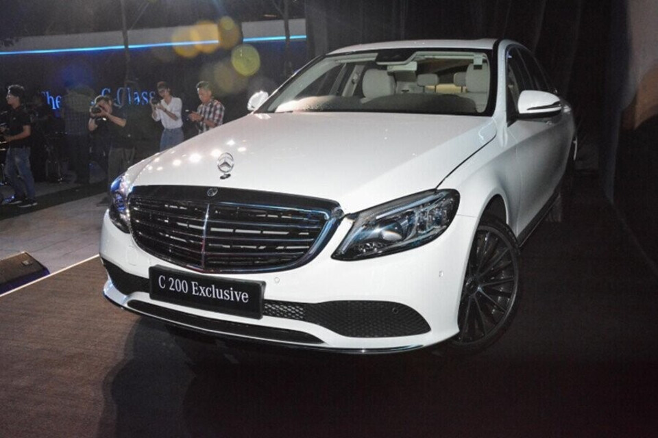 Thiết kế bên ngoài của C-Class mới nhìn chung vô cùng quen thuộc