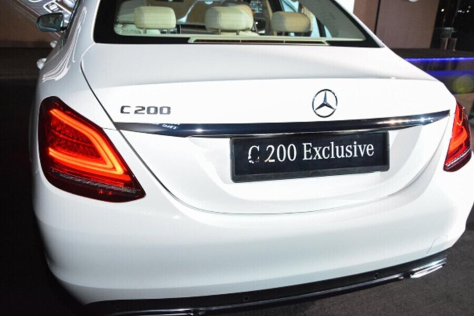 Đuôi xe thiết kế nhỏ gọn sang trọng