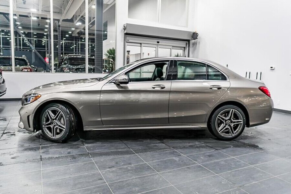 Thân xe thiết kế mạnh mẽ