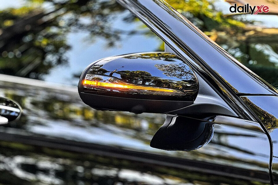 Gương chiếu hậu tích hợp đèn rẽ báo