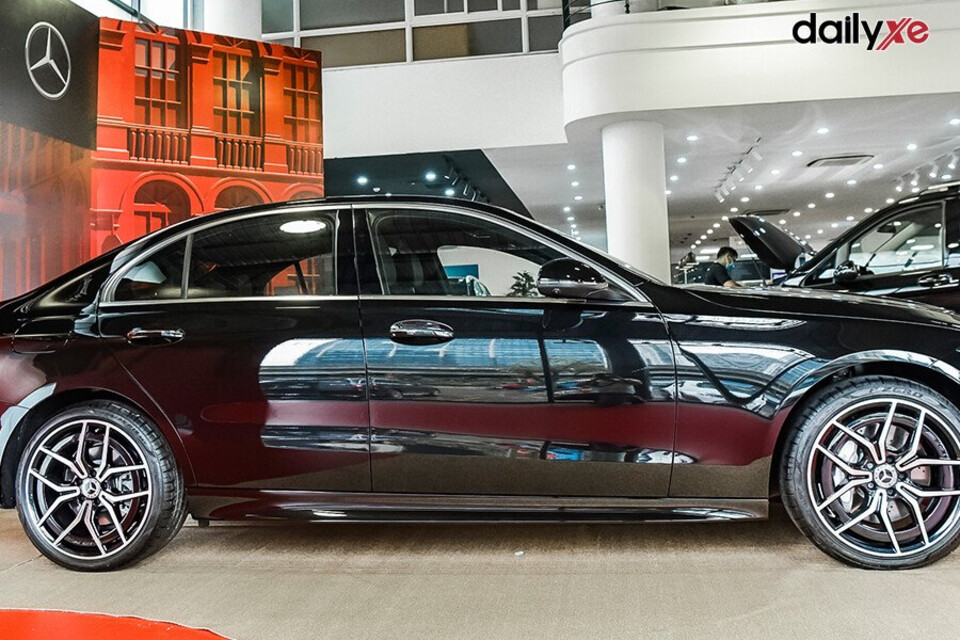 Phần thân xe thuôn dài hút mắt