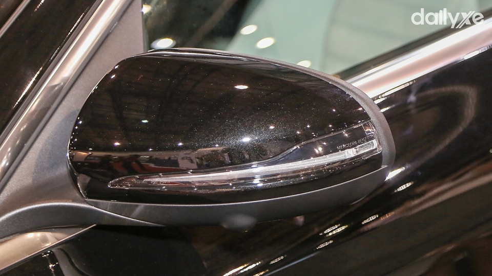 Gương chiếu hậu tích hợp chức năng tiện dụng