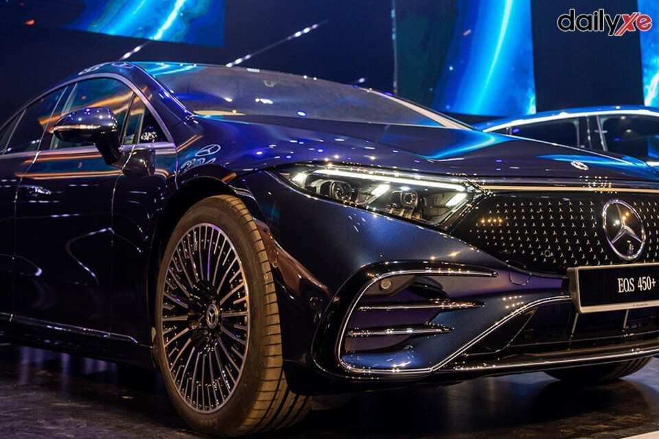 Ngoại hình hấp dẫn, gợi cảm với phần mui xe hạ thấp