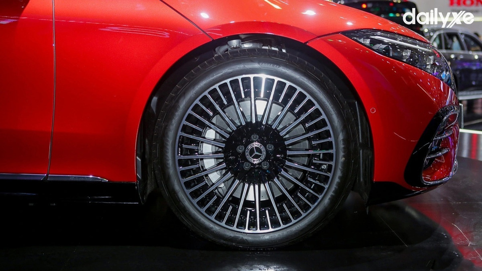 Mâm xe đa chấu thu hút ánh nhìn khi chuyển động