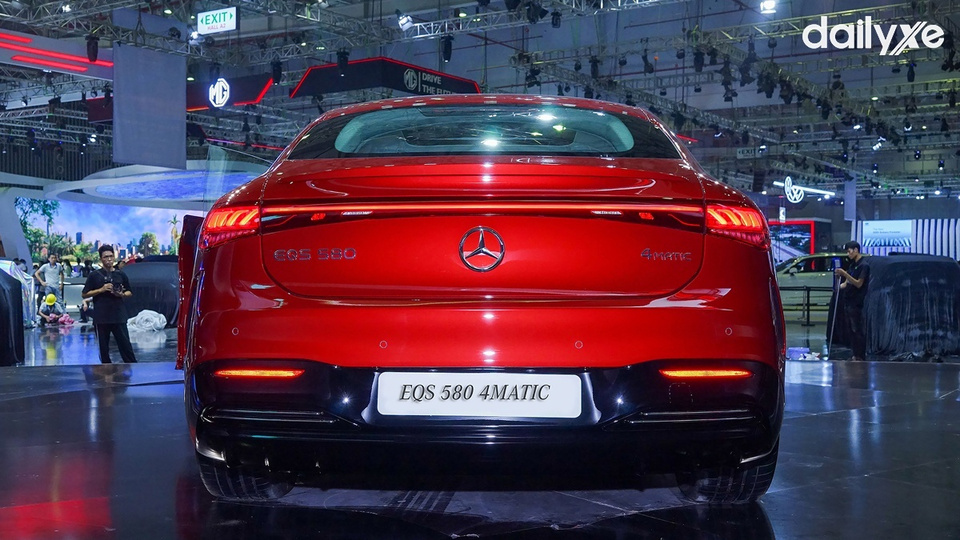 Đuôi xe thiết kế gọn gàng bắt mắt