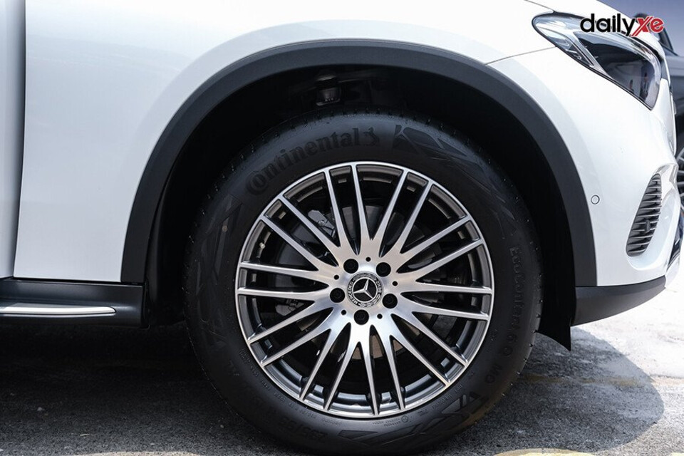 Mâm xe 19-inch đa chấu kép