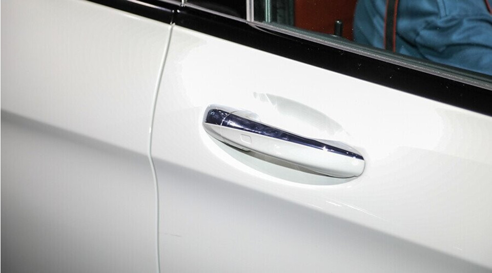 Tay nắm cửa mạ crom sang trọng Tay nắm cửa mạ crom sang trọng