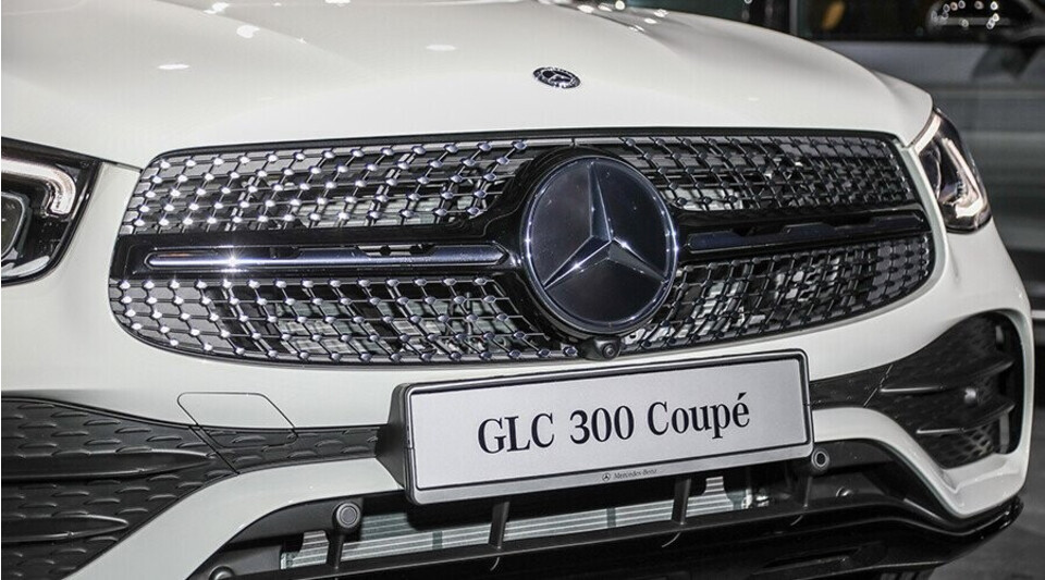 Đầu xe thiết kế hài hòa giữa yếu tố sang trọng Đầu xe thiết kế hài hòa giữa yếu tố sang trọng