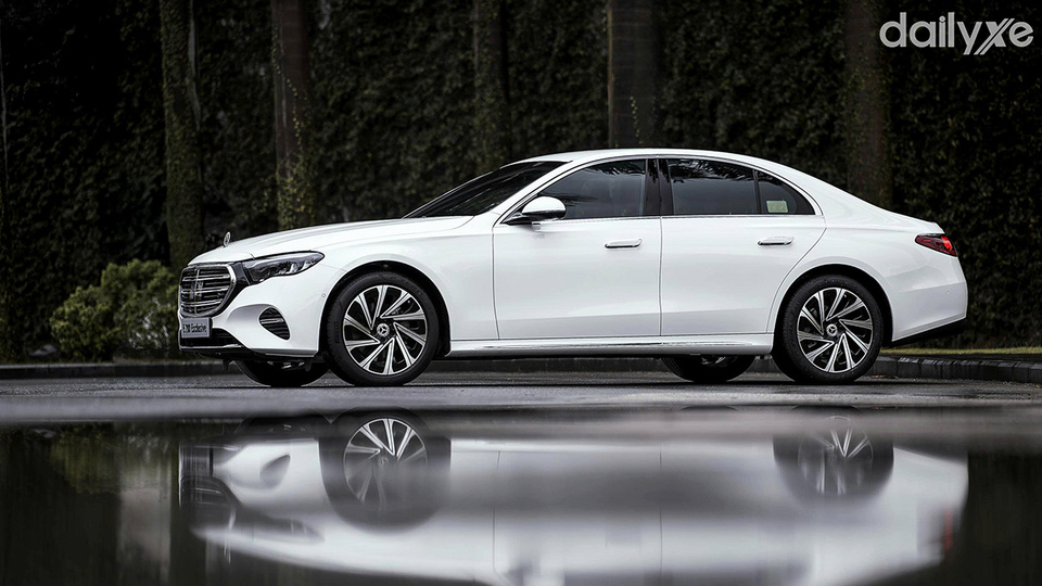 Thân xe đường gân chạy dọc