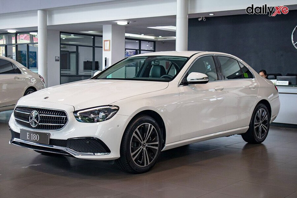 Sở hữu diện mạo lịch lãm sang trọng