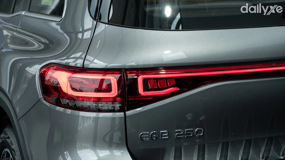 Cụm đèn chiếu hậu LED