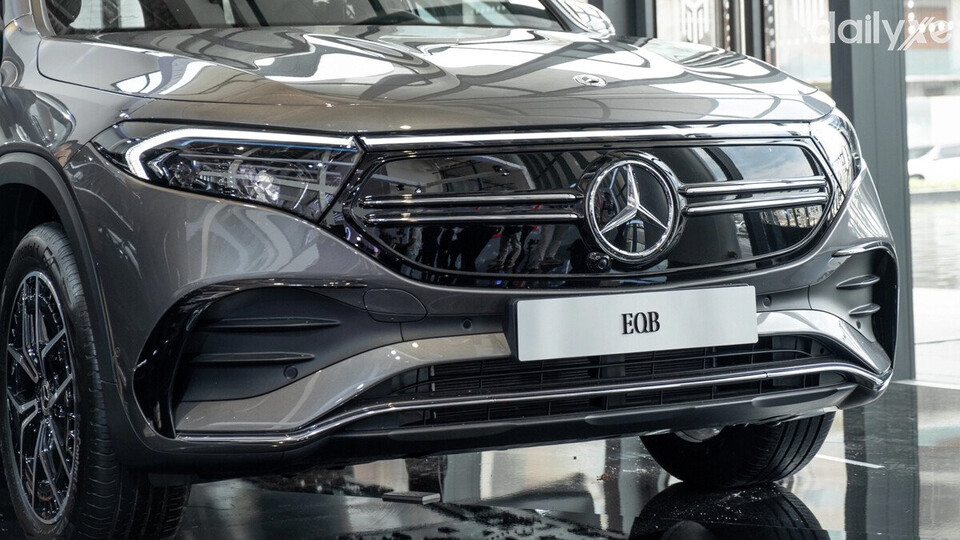 Lưới tản nhiệt Mercedes EQB SUV phủ đen bóng toát lên vẻ sang trọng