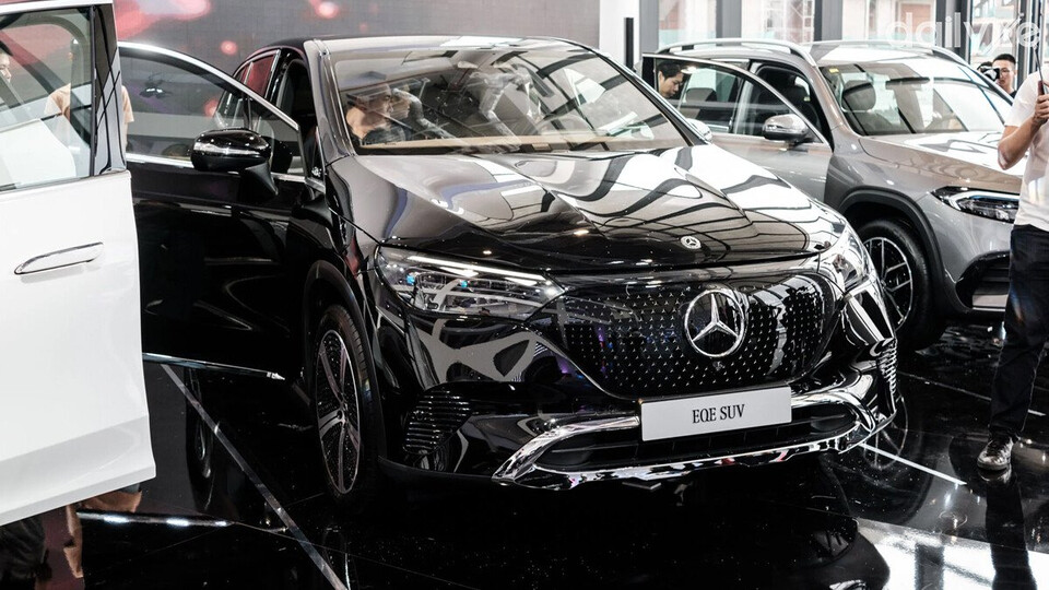 Mercedes EQE có 7 màu dễ dàng tùy chọn