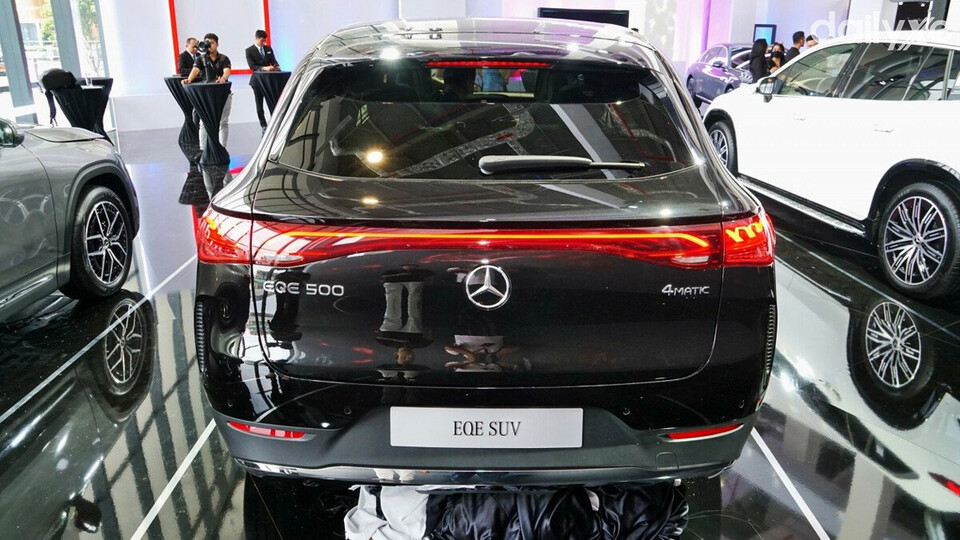 Đuôi xe gọn gàng, toát lên đường nét mềm mại