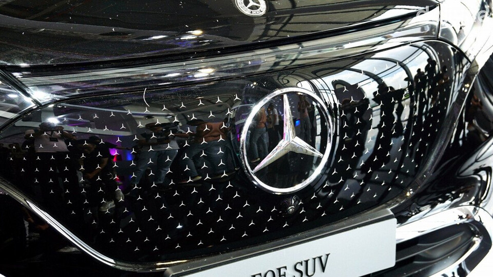 Lưới tản nhiệt Black Panel nổi bật với họa tiết ngôi sao 3 cánh 3D