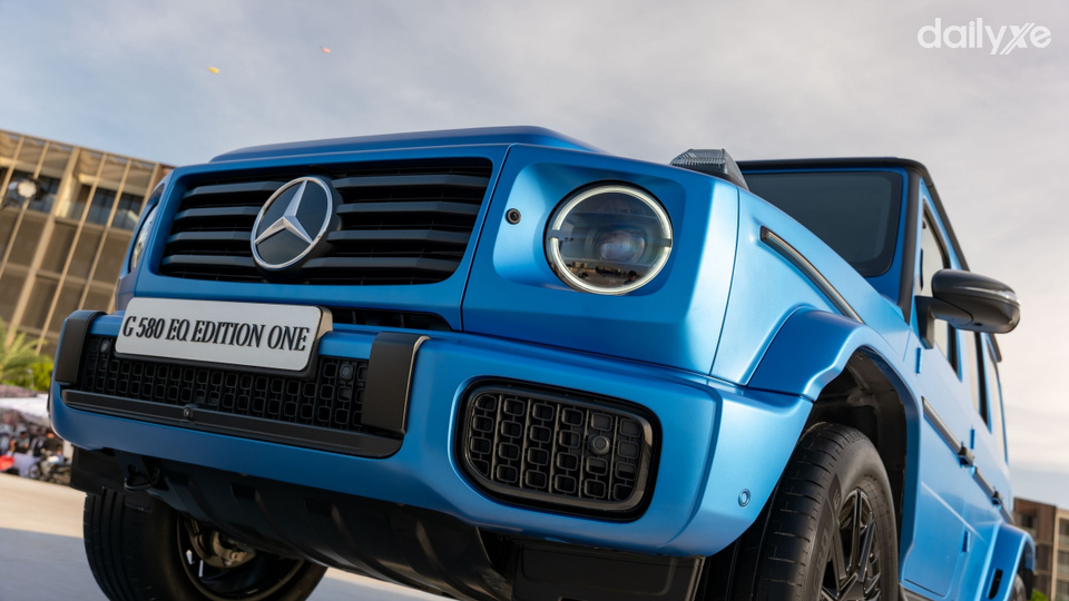 Đầu xe thể hiện vài nét đặc trưng của xe điện