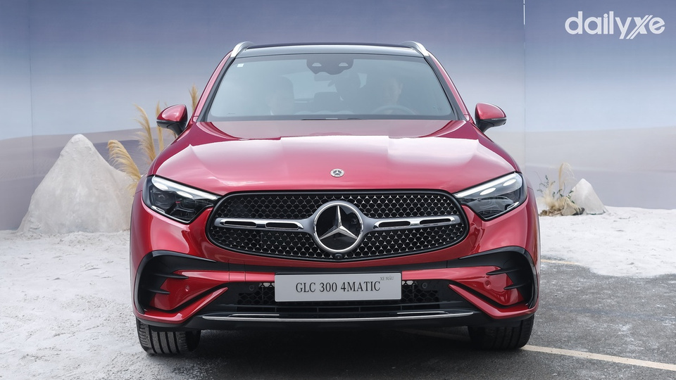 Đầu xe khoác lên diện mạo nam tính, hầm hố