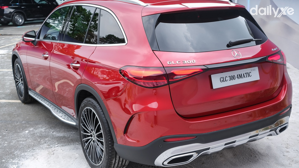 Đuôi xe thiết kế cụm đèn hậu bản lớn