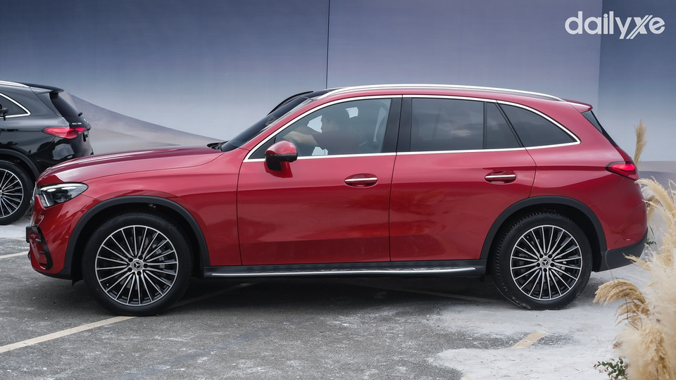 Thân xe uyển chuyển trong từng đường nét