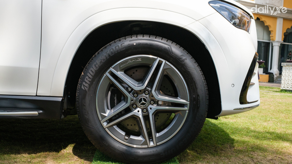 Xe sử dụng bộ mâm hợp kim 20 inch