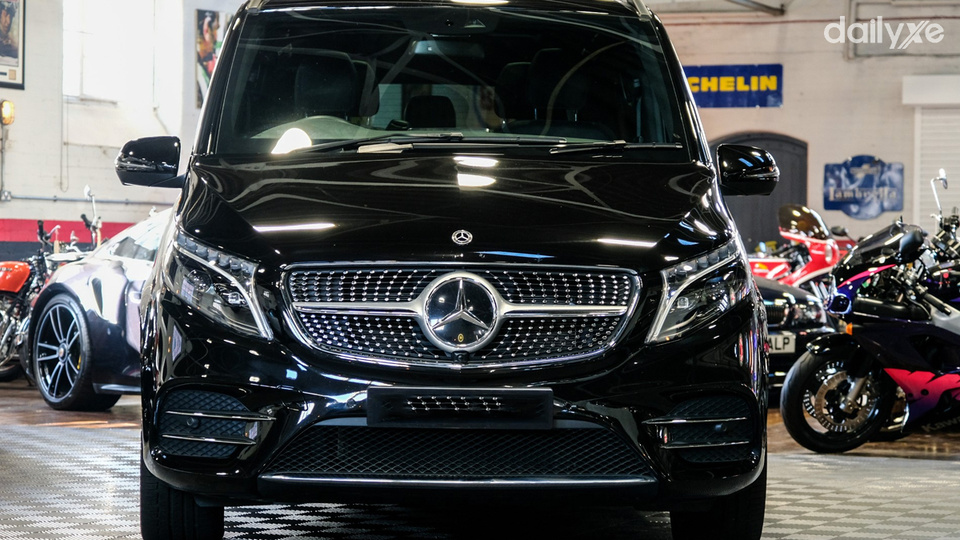 Lưới tản nhiệt họa tiết kim cương đặc trưng