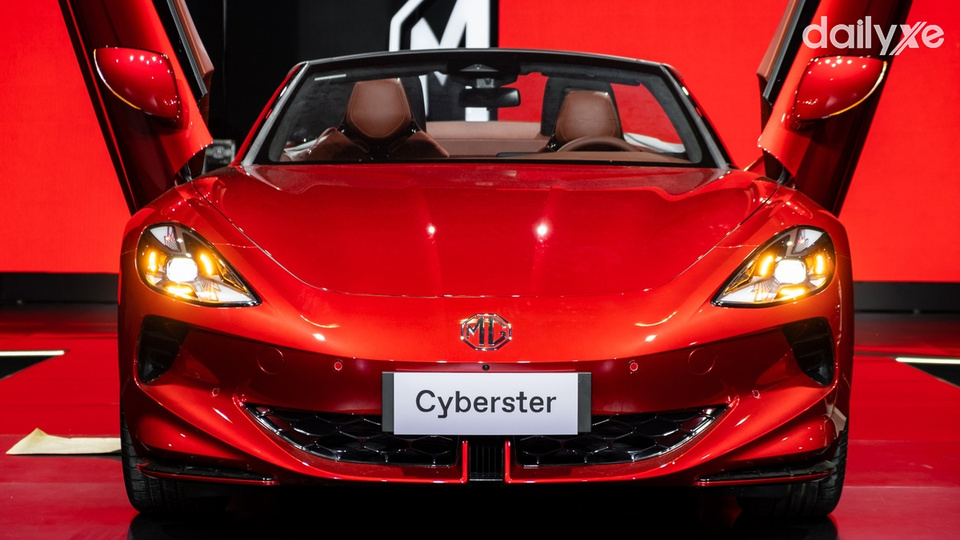 Đầu xe thiết kế thời trang với các đường cong tinh tế