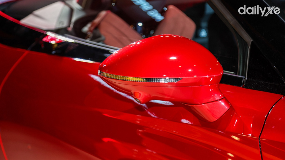 Gương chiếu hậu cùng màu với thân xe