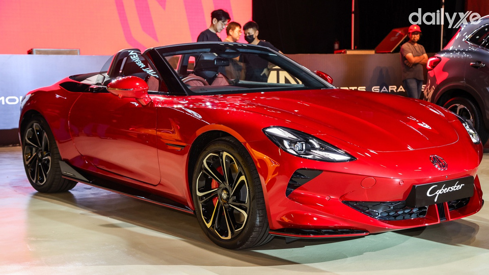 MG Cyberster lấy cảm hứng từ mẫu MGB Roadster cổ điển