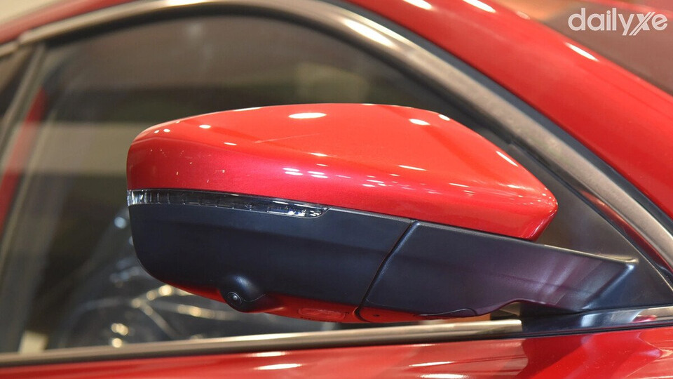 Gương chiếu hậu đồng màu với thân xe tạo điểm đồng nhất